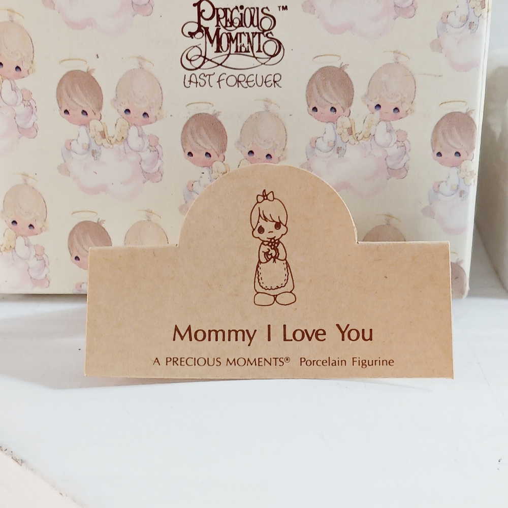 Precious Moments "Mommy I Love You" 1987 - Picture 2 of 9
